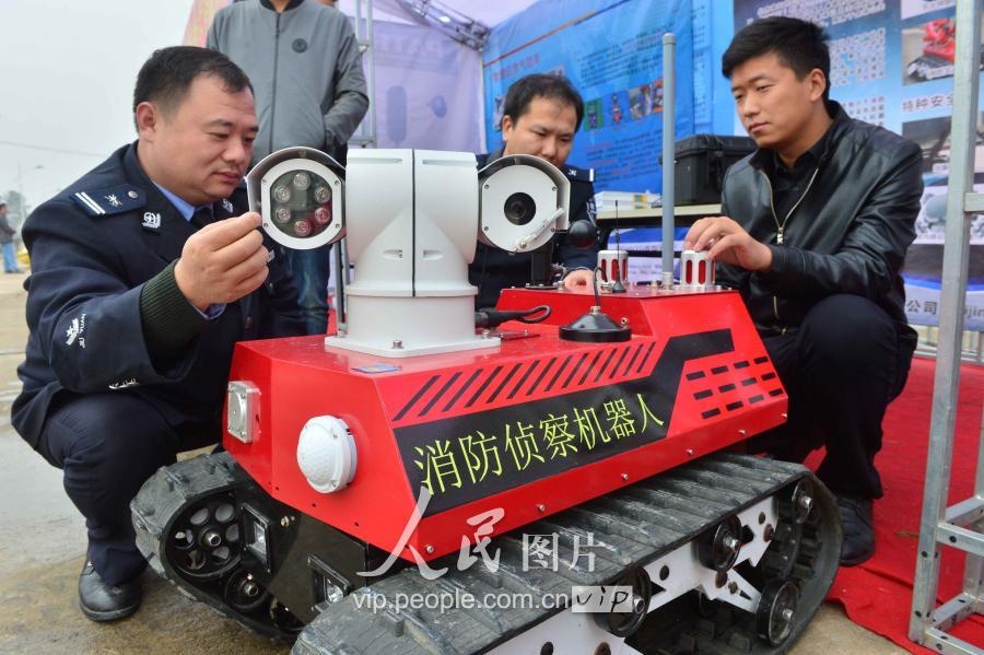 北京凌天攜消防滅火機(jī)器人、偵查機(jī)器人助力人全國?；窇?yīng)急救援