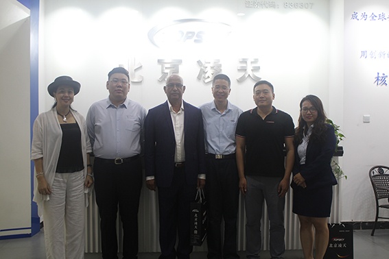 近日，尼日爾防務(wù)部門負(fù)責(zé)人蒞臨北京凌天，專題考察安檢、排爆、反恐等軍用警用技術(shù)裝備。