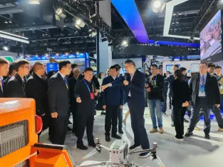 中國國際應(yīng)急展快訊：應(yīng)急管理部部長王祥喜了解凌天智能裝備集團無人化裝備創(chuàng)新與應(yīng)用情況！